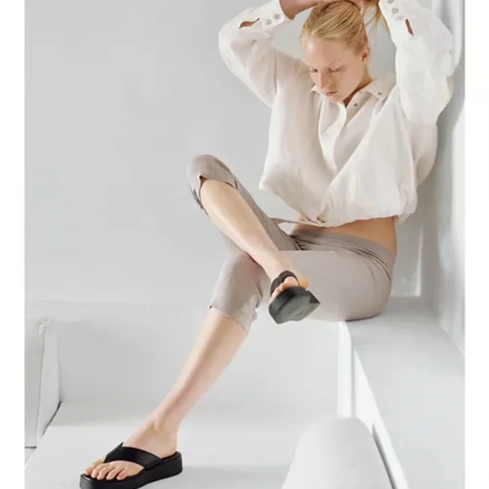 Vagabond Black Platform Thong Sandals